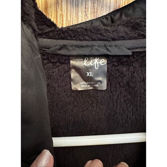 Women’s Made for Life Black Vest with Hood XL - Picture 4 of 9